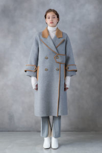 ランチ合コン探偵の山本美月が着用しているグレーコート衣装のブランド参考画像
